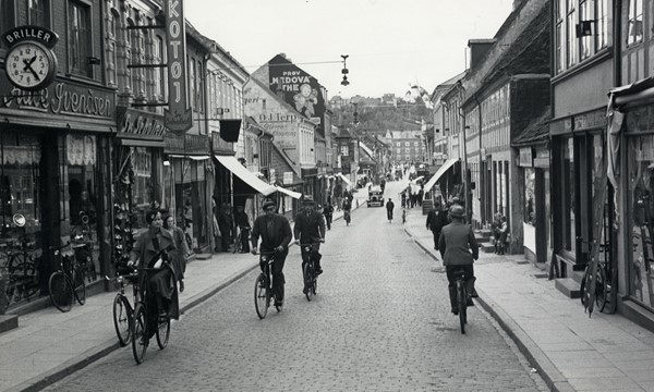 Da reklamer og cyklister dominerede Søndergade