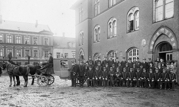 Den sidste postdiligence foran Vejle Posthus, 31. marts 1912