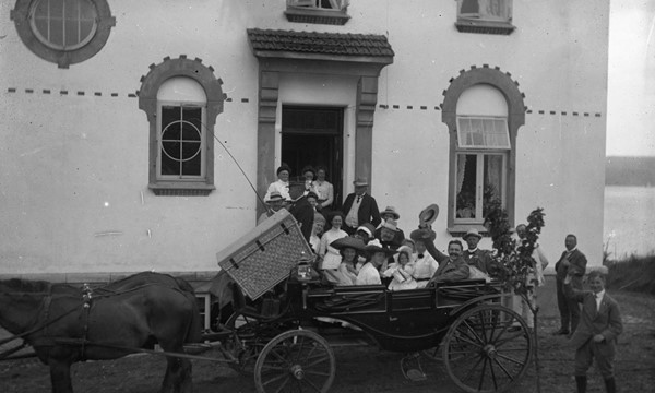 Familien Holsts afrejse fra Villa Tårnhøj, august 1911